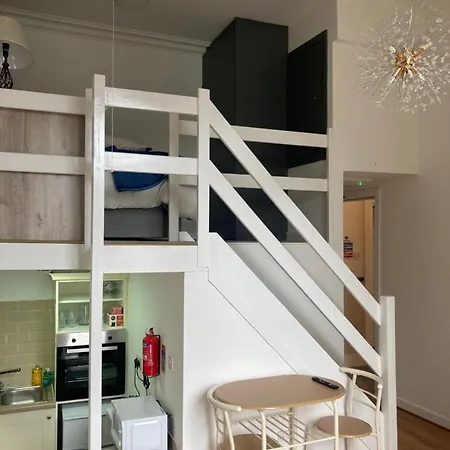 Viridian At 4 Apartment *