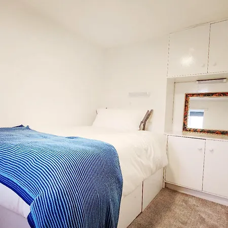 Viridian At 4 Apartment